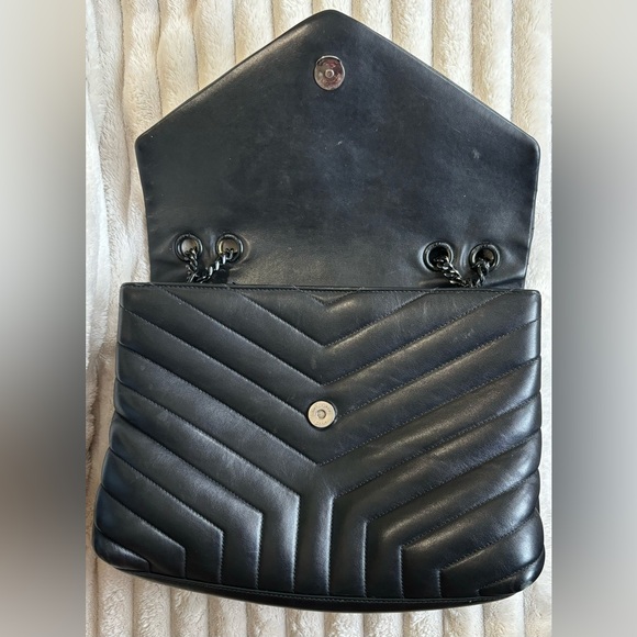 Saint Laurent
Loulou Small Shoulder Bag in Quilted Leather - Picture 11 of 12